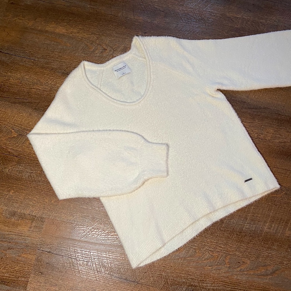 Abercrombie & Fitch Soft Fuzzy Puff Sleeve Sweater